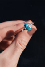 Load image into Gallery viewer, White Water Turquoise Ring w Twisted Band - Size 7
